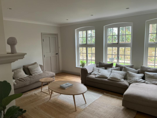 Decorator Oxford La Group Header 01 Medium