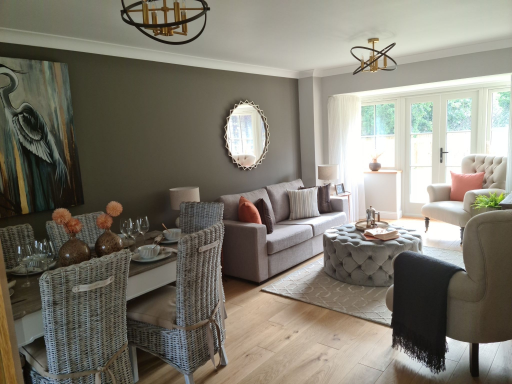 New Build Home Decoration La Group 08 Medium