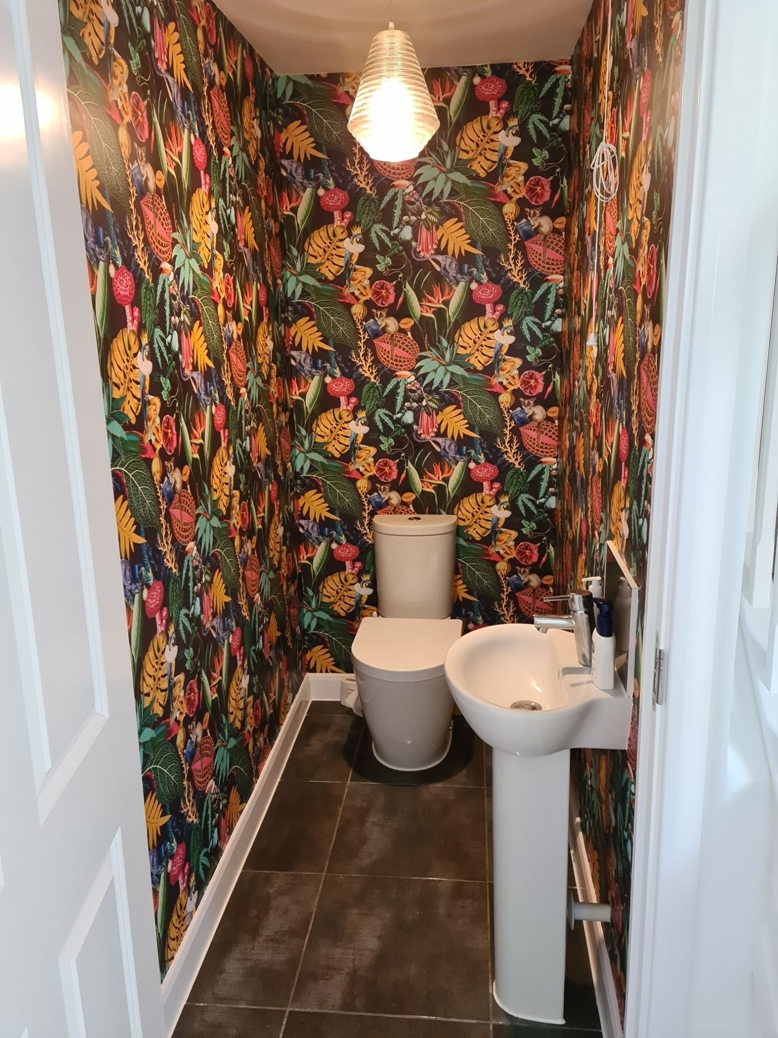 Wallpaper Hanging In A Wc In Wantage 3 Xlarge